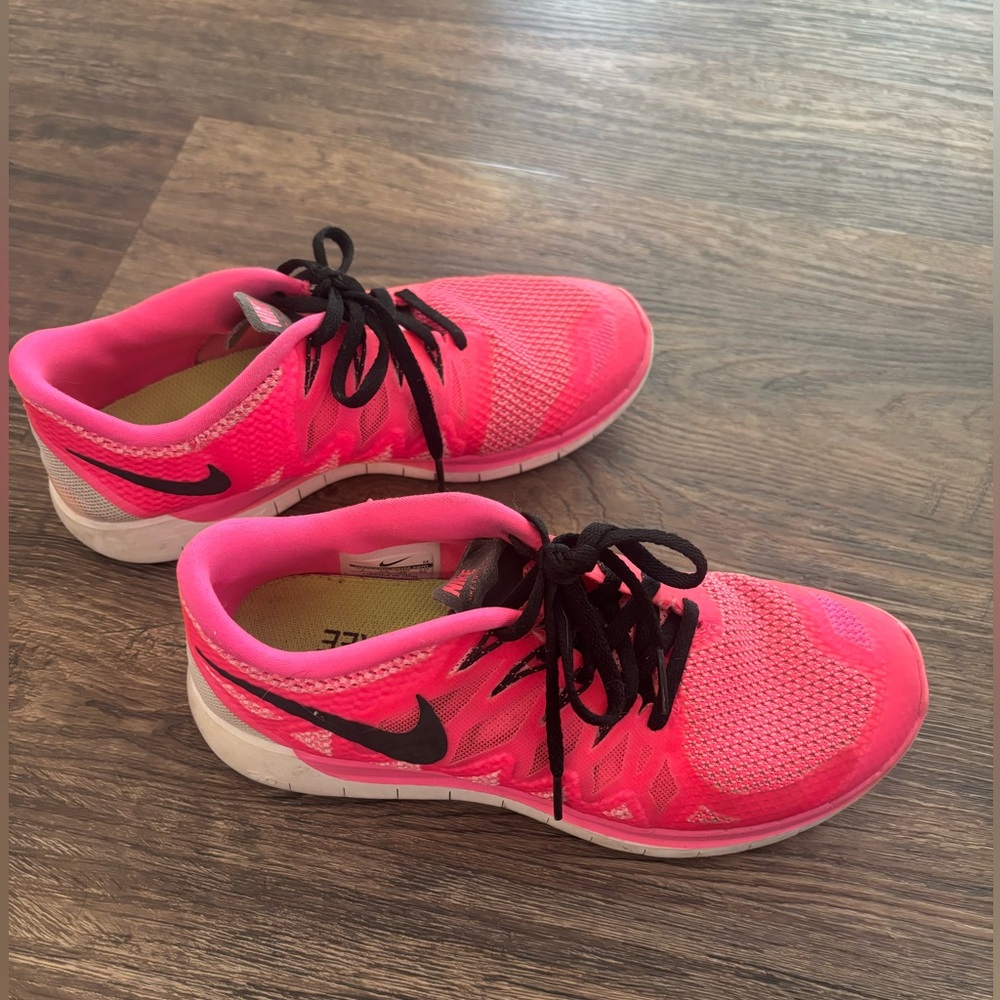 Women’s Nike free sneakers